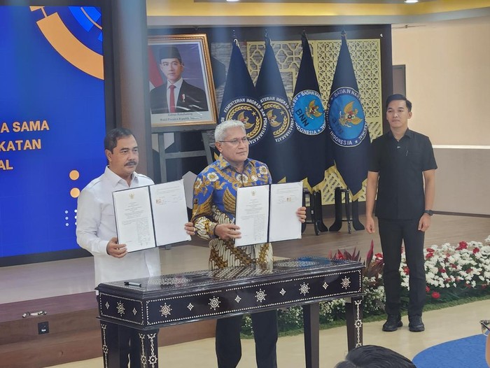 Menteri Imipas Agus Andrianto dan Kepala BNN Marthinus Hukom menandatangani MoU soal Rehabilitasi Penyalahguna Narkoba.
