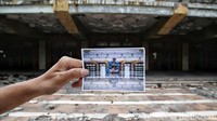 Foto ini menjelaskan tentang Ustadz Madinah yang sedang membaca Al-quran di dalam masjid JIC pada tahun 2020.