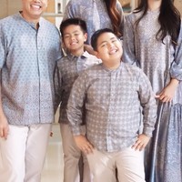 Tak hanya Mikhayla, kedua putra Nia dan Ardi juga dipuji netizen ganteng. Cantik dan ganteng banget, anak2nya, komentar salah seorang netizen. Anaknya Cakep2 semua Buk Nia, komentar lainnya. Foto: Instagram/@ramadhaniabakrie/@geulis.id