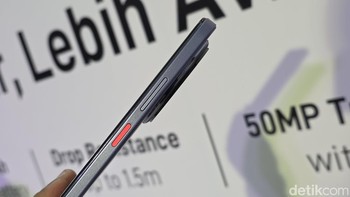 Nubia memberikan aksen warna khusus pada tombol power. Selain itu tombol power ini menyatu dengan sensor sidik jari. Foto: Adi Fida Rahman/detikINET