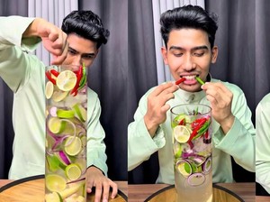 Nyeleneh! TikToker Ini Buka Puasa Pakai Air Soda Bumbu Tomyam