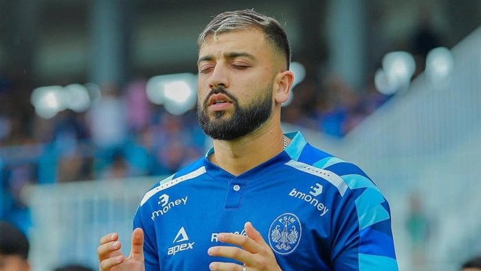 Pemain asing PSIM Jogja, Omid Popalzay saat menjamu PSPS Pekanbaru di Stadion Mandala Krida, Kota Jogja, Senin (17/2/2025).
