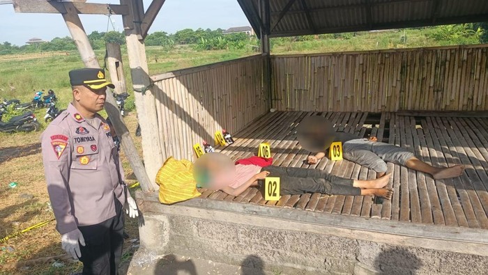 Pasangan suami istri (pasutri) berinisial DASA dan IPP ditemukan tewas tergeletak di pos nelayan Pantai Padanggalak, Denpasar, Bali, Selasa (11/3/2025). (Foto: Dok. Polresta Denpasar)