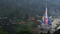 Progres pembongkaran bangunan tempat wisata milik PT Jaswita Lestari Jaya tersebut baru mencapai 35 persen pada Minggu (9/3/2025) dan ditargetkan selesai pada 27 Maret mendatang.