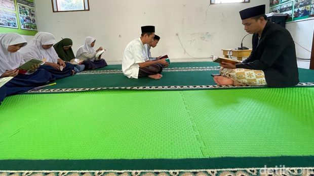 Pengasuh Anak Yatim di Pangandaran