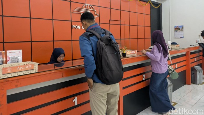 Pengiriman paket di Kantor Pos Lamongan naik jelang Lebaran