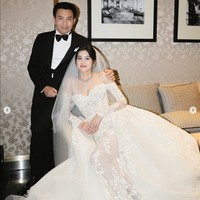 Somrutai Rattanawaraha atau lebih dikenal di TikTok dan Instagram dengan nama Aon Somrutai merupakan sosialita asal Thailand yang populer di media sosial. Aon viral dengan berbagai konten hidup mewahnya. Dia kerap berbelanja ke butik tas dan memborong beberapa tas. Dia identik dengan ucapan Thank you Kateyki yang ditujukkan pada bodyguard atau pengawalnya yang bernama Kateyki. Foto: Dok. Instagram