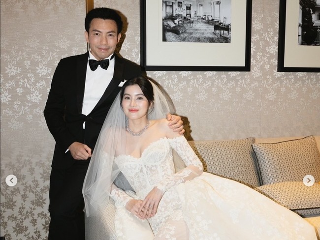 Somrutai Rattanawaraha atau lebih dikenal di TikTok dan Instagram dengan nama Aon Somrutai merupakan sosialita asal Thailand yang populer di media sosial. Aon viral dengan berbagai konten hidup mewahnya. Dia kerap berbelanja ke butik tas dan memborong beberapa tas. Dia identik dengan ucapan Thank you Kateyki yang ditujukkan pada bodyguard atau pengawalnya yang bernama Kateyki. Foto: Dok. Instagram