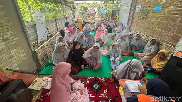 Pesantren Lansia di Indramayu