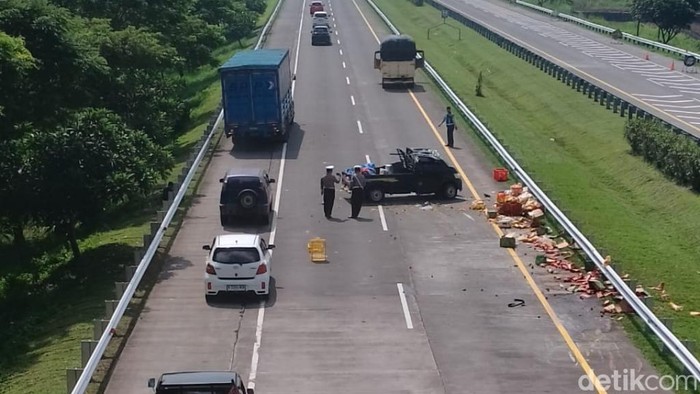 Pikap pecah ban di Tol Gempol-Pasuruan