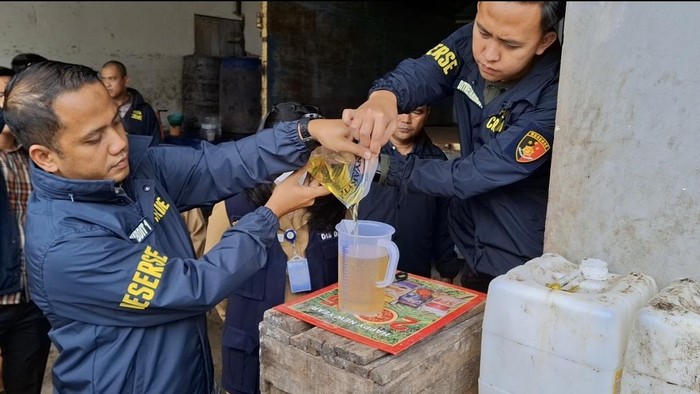 Polda Sumsel melakukan pengecekan volume Minyakita di pasaran.