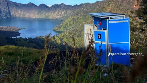 Letak toilet view tercantik di Pelawangan Sembalun Gunung Rinjani, Lombok. (Arei Outdoor Gear).
