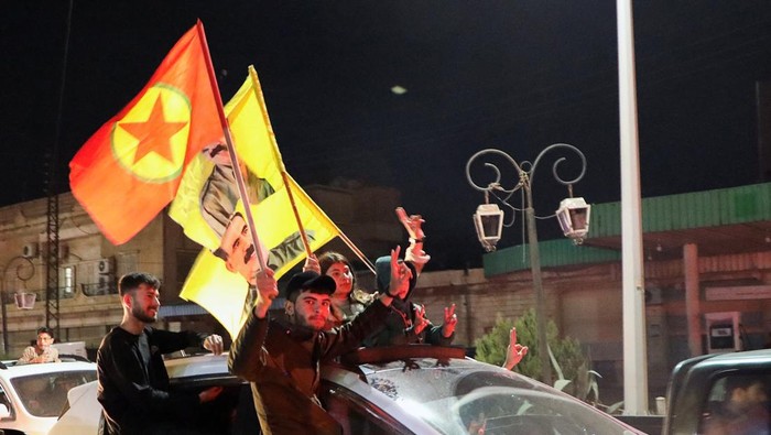 People celebrate, after the Kurdish-led and U.S.-backed Syrian Democratic Forces (SDF), which controls much of Syria's oil-rich northeast, signed a deal agreeing to integrate into Syria's new state institutions, the Syrian presidency said on Monday, in Qamishli, Syria, March 10, 2025. REUTERS/Orhan Qereman