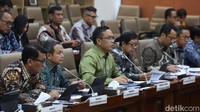 Simon mengatakan bakal menggandeng aparat penegak hukum untuk memberantas SPBU yang nakal. Hal ini dilakukan agar masyarakat tidak mengalami kerugian dari adanya SPBU yang nakal.
