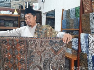 Pria Kudus Bikin 80 Motif Sarung hingga Laku Sampai Mancanegara