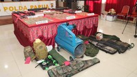 Senpi dan ribuan amunisi tersebut sedianya akan disuplai ke kelompok kriminal bersenjata (KKB) di Papua.  