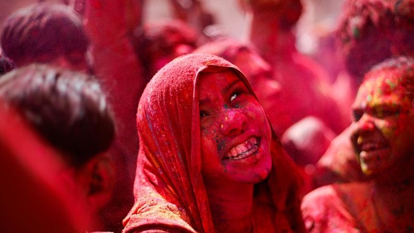 Semarak Festival Holi Tandai Awal Musim Semi di India