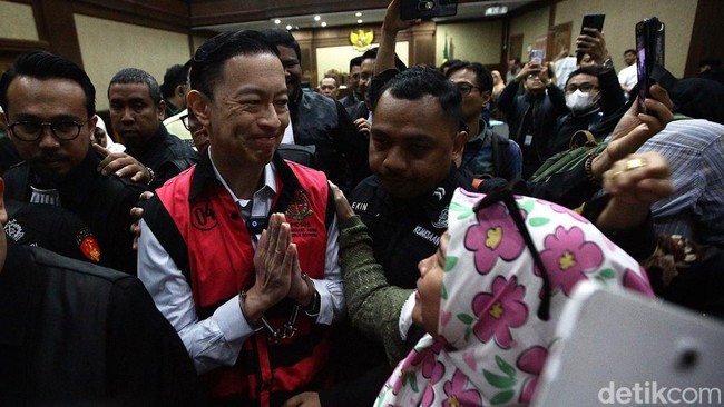 Tom Lembong Bertanya-tanya soal Jadi Terdakwa