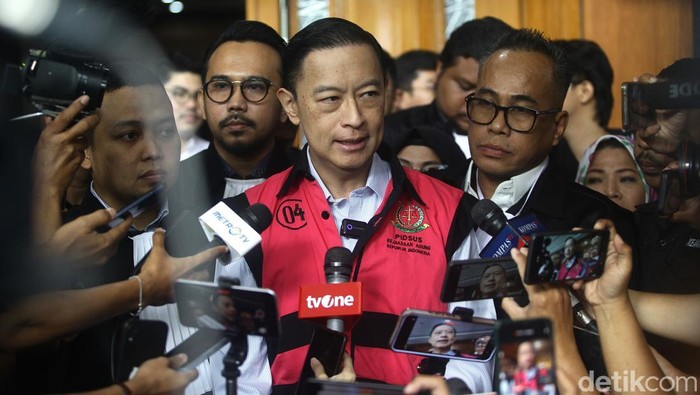 Terdakwa kasus dugaan korupsi impor gula Thomas Lembong mengikuti sidang lanjutan dengan agenda pembacaan tanggapan atas eksepsi di Pengadilan Tipikor, Jakarta, Selasa (11/3/2025).
