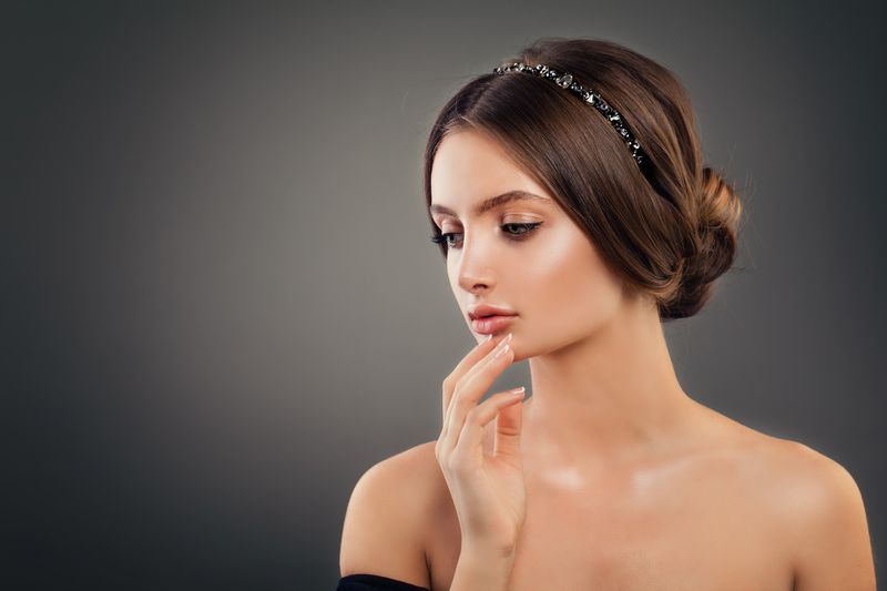 Perfect Girl Fashion Model with Wedding Hairdo, Makeup and Hair Accessories. Fashion Portrait of Young Woman