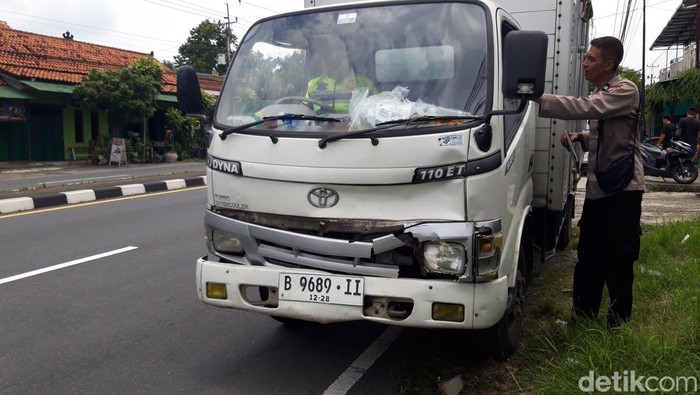 Truk box yang menabrak nenek bakul sayur keliling di Boyolali, Selasa (11/3/2025).