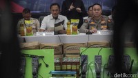 Direktur Tindak Pidana Ekonomi Khusus (Dirtipideksus) Bareskrim Polri sekaligus Kepala Satgas Pangan Polri, Brigjen Helfi Assegaf memberikan keterangan pers kasus pengurangan isi bersih Minyakita di Bareskrim Polri, Jakarta, Selasa (11/3/2025). Satu orang tersangka berinisial AWI ditetapkan sebagai tersangka.   