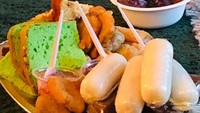 Aneka kue jajanan pasar menjadi menu pembuka iftar