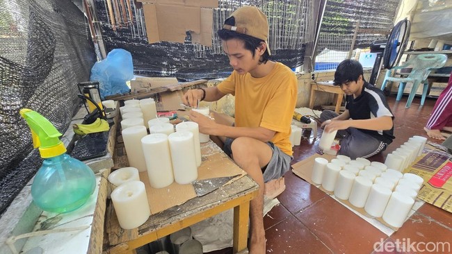 Mendulang Cuan dari Kerajinan Lilin Kreatif di Bogor