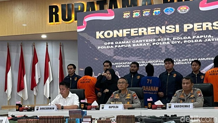ungkap kasus senjata rakitan untuk KKB di Polda Jatim ungkap kasus senjata rakitan untuk KKB di Polda Jatim