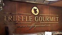 Ada lagi momen bintang iklan itu mampir ke gerai makanan lain. Kali ini ia mampir ke Truffle Gourmet yang kemungkinan berisi berbagai sajian dengan bahan truffle. Foto: Instagram @vaelovexia