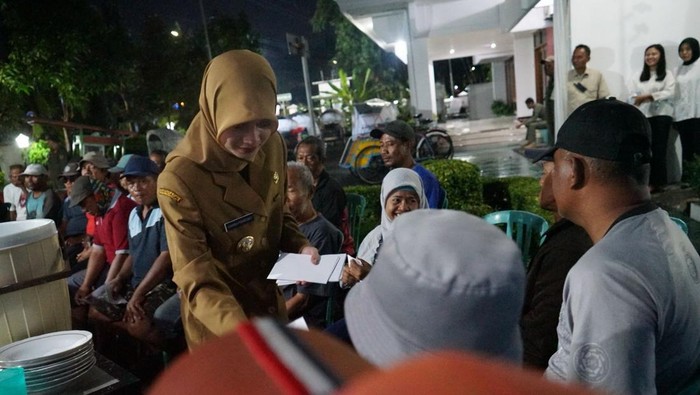 Wali Kota Kediri Vinanda Prameswati bukber di rumah dinasnya