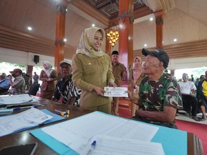 301 Tukang Becak di Kota Mojokerto Terima Bansos Rp 350 Ribu