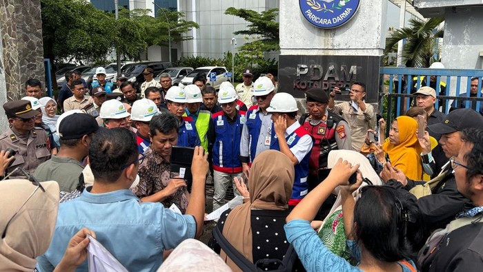 Warga tolak pembangunan tangki air