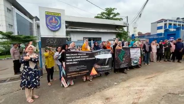 Wawalkot Depok, Chandra Rahmansyah, mendatangi lokasi tangki air kapasitas 10 juta liter di Kecamatan Pancoran Mas yang keberadaannya ditolak warga. (dok Istimewa)