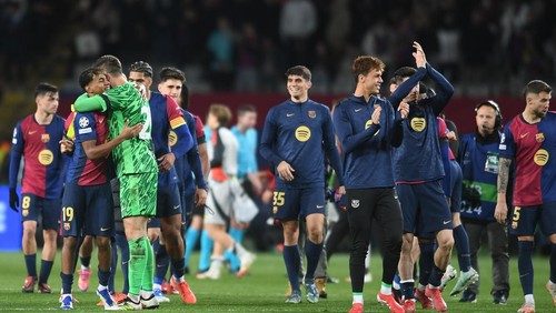 BARCELONA, SPAIN - MARCH 11, 2025: Players of FC Barcelona celebrate the victory after the UEFA Champions League Round of 16 Second Leg match between FC Barcelona and Sport Lisboa e Benfica at Estadi Olimpic Lluis Companys. (Photo credit should read Sergio Ros de Mora / GocherImagery/Future Publishing via Getty Images)