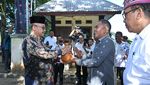 Potret Abdul Muti Mendadak Jadi Guru saat Berkunjung ke SMPN 1 Komodo