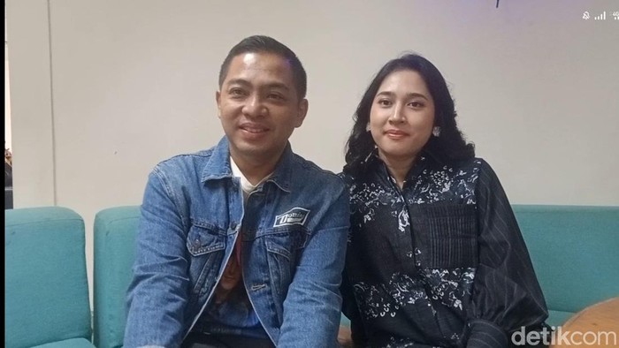 Ade Govinda dan Indi Arisa saat ditemui di kawasan Transmedia.