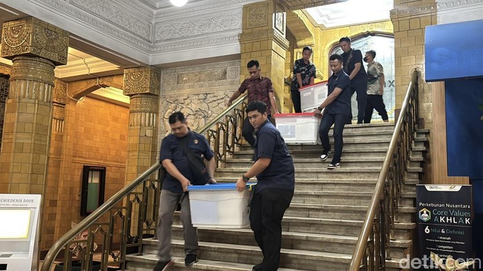 bareskrim geledah ptpn I regional 4 Surabaya