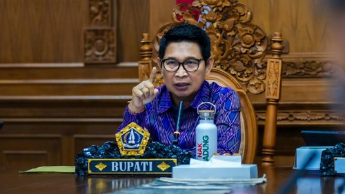 Bupati Badung Wayan Adi Arnawa saat high level meeting Tim Pengendalian Inflasi Daerah (TPID) Kabupaten Badung di Ruang Nayaka Gosana I, Puspem Badung, Selasa (11/3/2025). (Foto: Dok. Pemkab Badung)