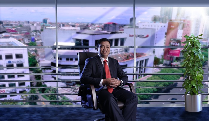 Chief Economist, The Indonesia Economic Intelligence (IEI),  Sunarsip