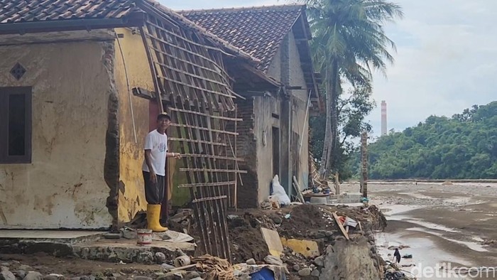 Dampak amukan Sungai Cidadap di Sukabumi