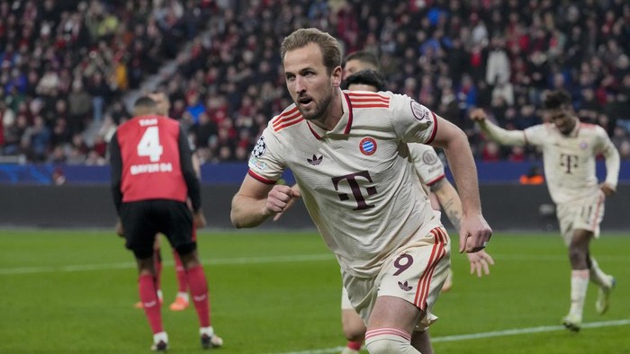 Bayerns Harry Kane celebrates after scoring the opening goal during the Champions League round of 16 second leg soccer match between Bayer Leverkusen and Bayern Munich at the BayArena in Leverkusen, Germany, Tuesday, March 11, 2025. (AP Photo/Martin Meissner)