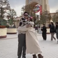 Kerap travelling berdua, Irfan dan Citra juga membuat konten-konten mesra liburan mereka. Tak hanya konten mesra, unggahan tersebut juga dilengkapi dengan keterangan yang tak kalah romantis. Alhamdulillah kali ini ga disuruh tepok tangan lagi ya love you @citra_monica, tulis Ifan dalam salah satu unggahannya. Foto: Instagram/@ifanseventeen