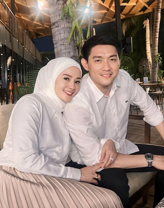Sebelum menikah dengan Ifan, Citra diketahui sudah pernah 2 kali menikah. Suami pertamanya dikabarkan meninggal karena kecelakaan, hampir sama dengan istri Ifan sebelumnya, Dylan Sahara yang juga meninggal karena tersapu tsunami. Foto: Instagram/@ifanseventeen
