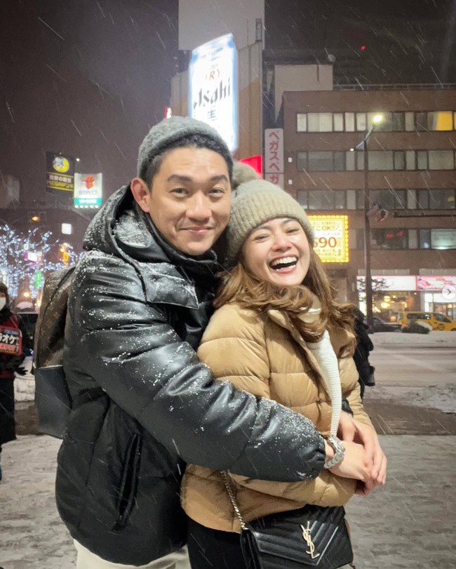 Momen mesra keduanya saat sedang berlibur ke luar negeri. Kebahagiaan jelas terpancar di wajah Ifan dan Citra. Foto: Instagram/@ifanseventeen