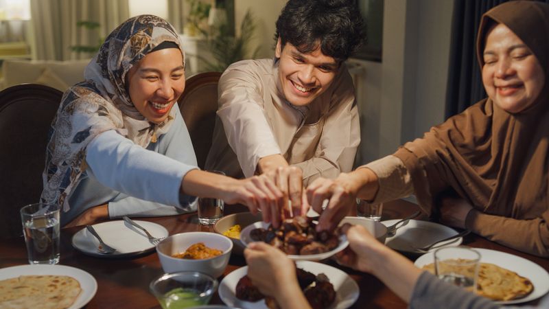 Ilustrasi makan saat ramadan Ilustrasi makan saat ramadan