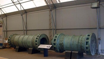 Orban. Perancang dan pembuat Basilic, meriam besar yang digunakan untuk menembus tembok Konstantinopel pada tahun 1453, meninggal dunia ketika salah satu meriamnya meledak selama pertempuran.  Foto: Boredpanda