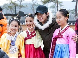 Kim Soo Hyun Dicap Pedofil, Sikapnya ke Kim Yoo Jung & Park Eun Bin Disorot