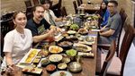 Pose Keren Inul Daratista Masak dan  Kulineran Bareng Keluarga