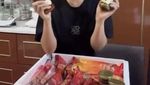 Pose Keren Inul Daratista Masak dan  Kulineran Bareng Keluarga
